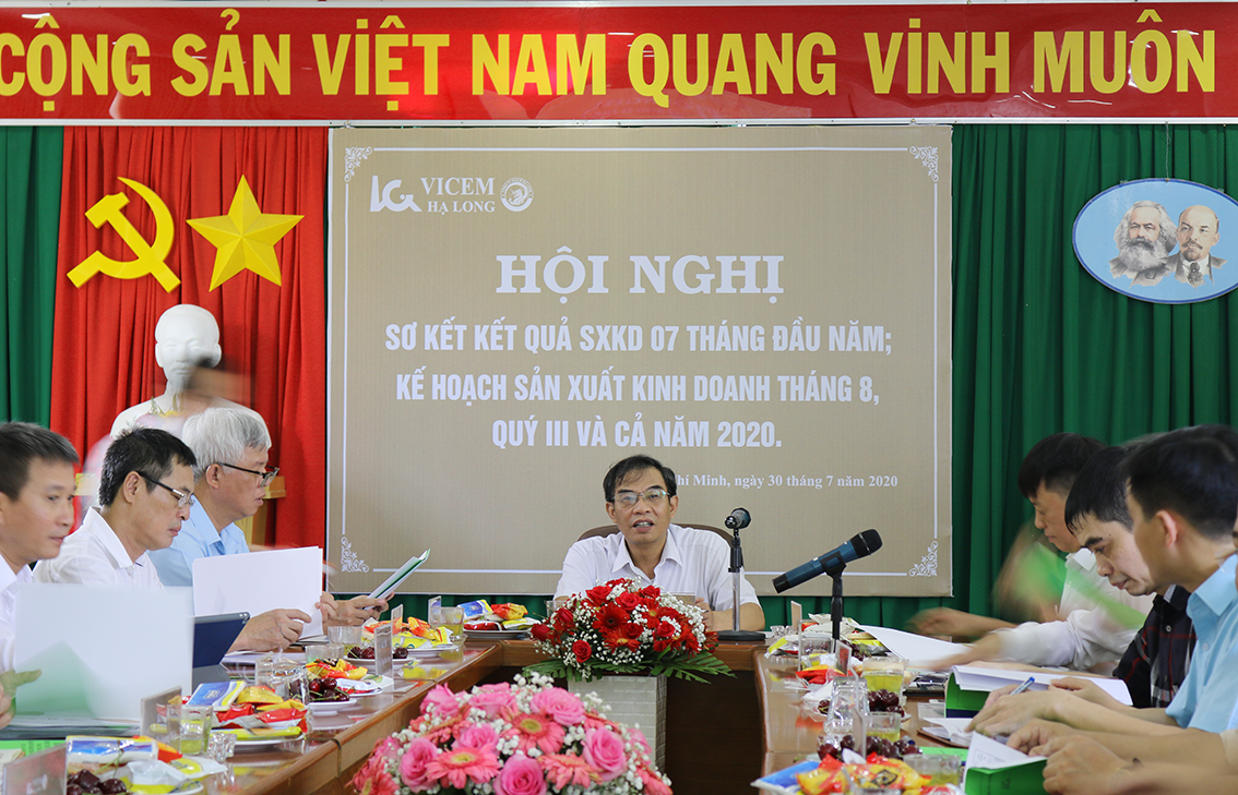 Đồng chí Lê Nam Khánh, Tổng Giám đốc Vicem chủ trì cuộc họp